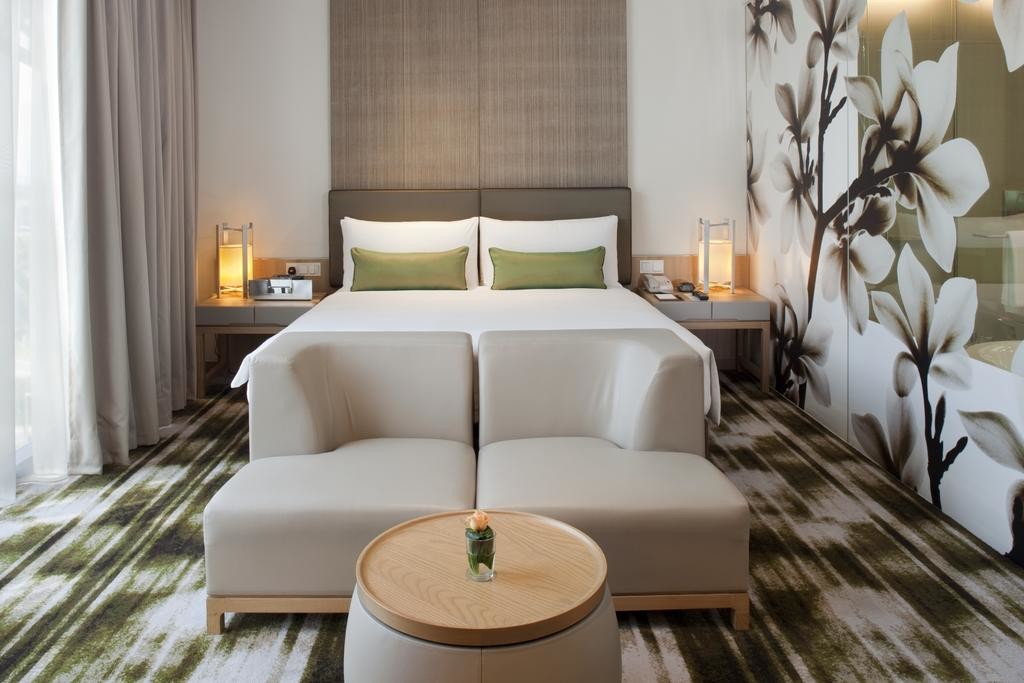 Fashion design of Apartment Hotel Room Natural Oak wood Bed and Lounge Bench Sitting Furniture