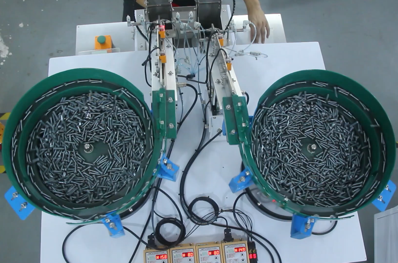 automatic small hardware plastic parts counting bagging packaging machinery screw bolt packing machine