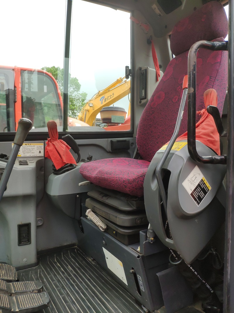 Used Kubota 8ton Excavator 47.8KW Engine Red 0.31m Bucket Showroom Locations Worldwide