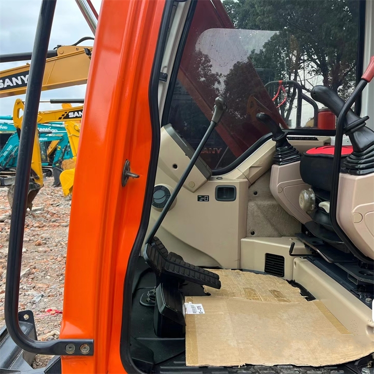 8 KG Machine Weight Used Doosan DX80 Crawler Excavator with 2001-4000 Working Hours