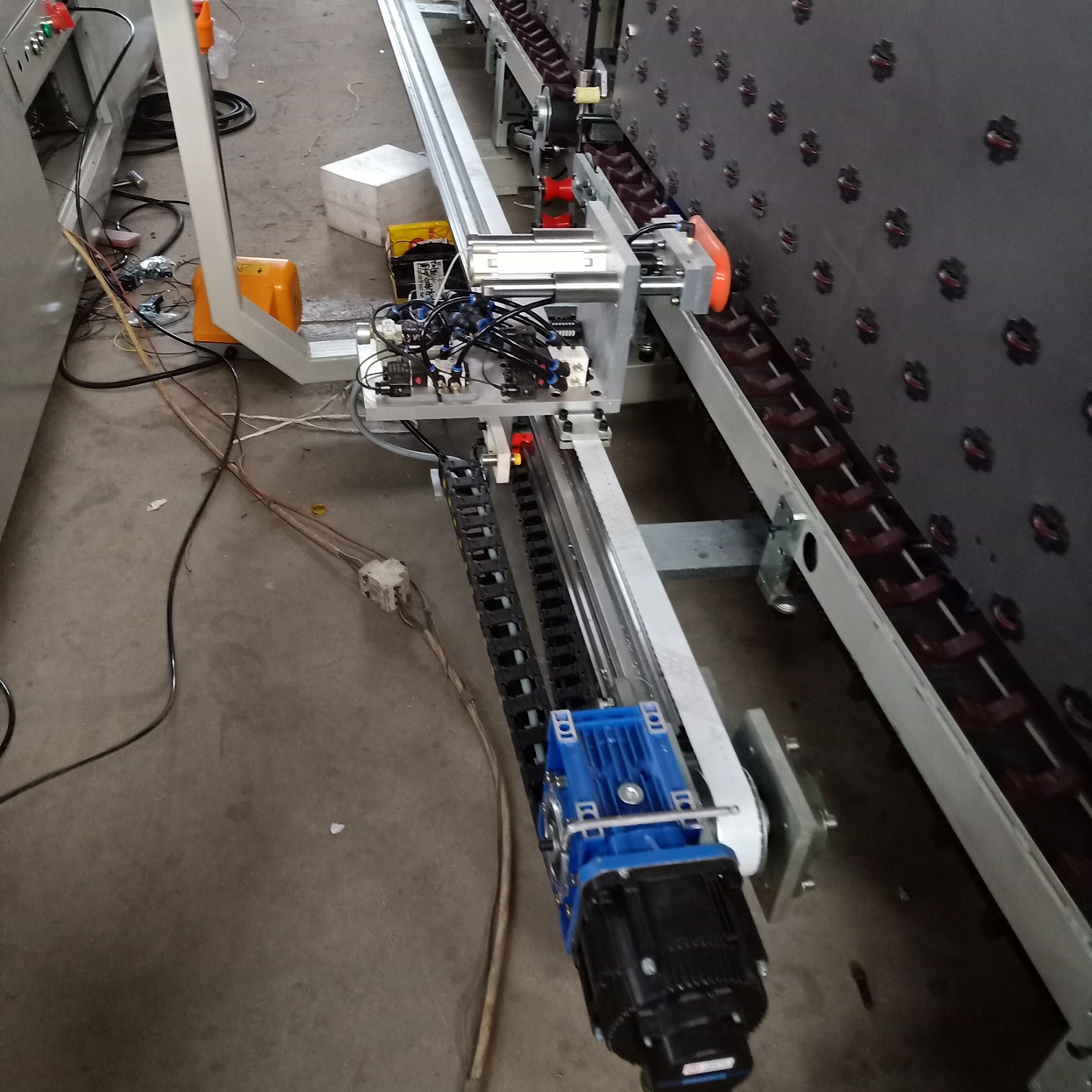 Insulating glass sealing robot machine