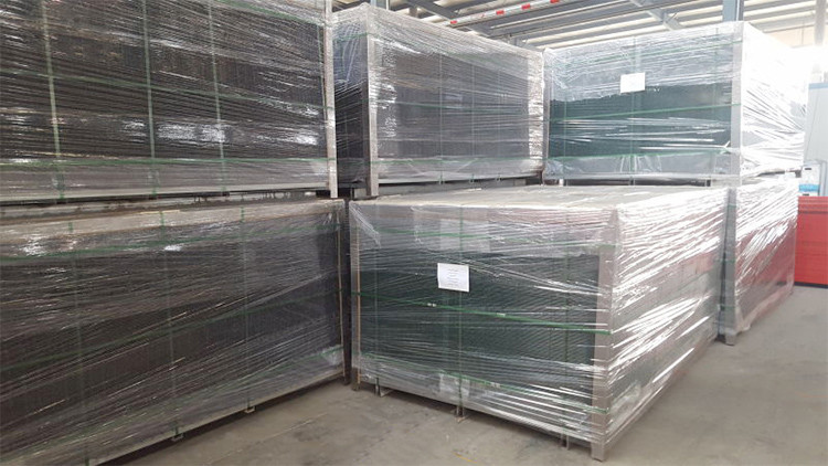 1.5m 1.8m 2.0m High Welded Mesh Fence Security With Spikes On Top