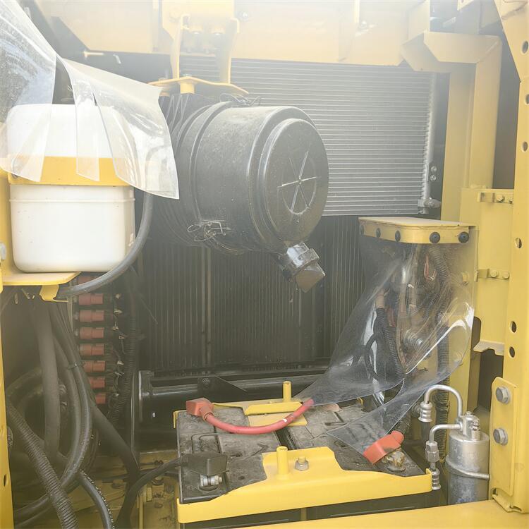 Komatsu130 Used Hydraulic Crawler Machinery Excavator 13 Ton Operating Weight 13000 KG