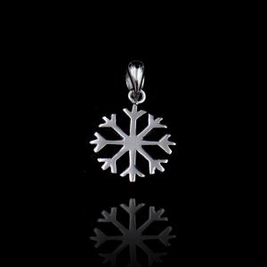 China Vintage Jewelry Plain Silver Pendant Winter Snowflake Shape For Christmas wholesale