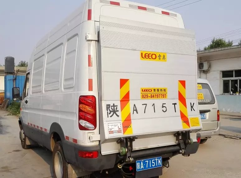 1700mm Truck Lift Gate 2.5 Ton Hydraulic Tailgate Lifter Cantilever
