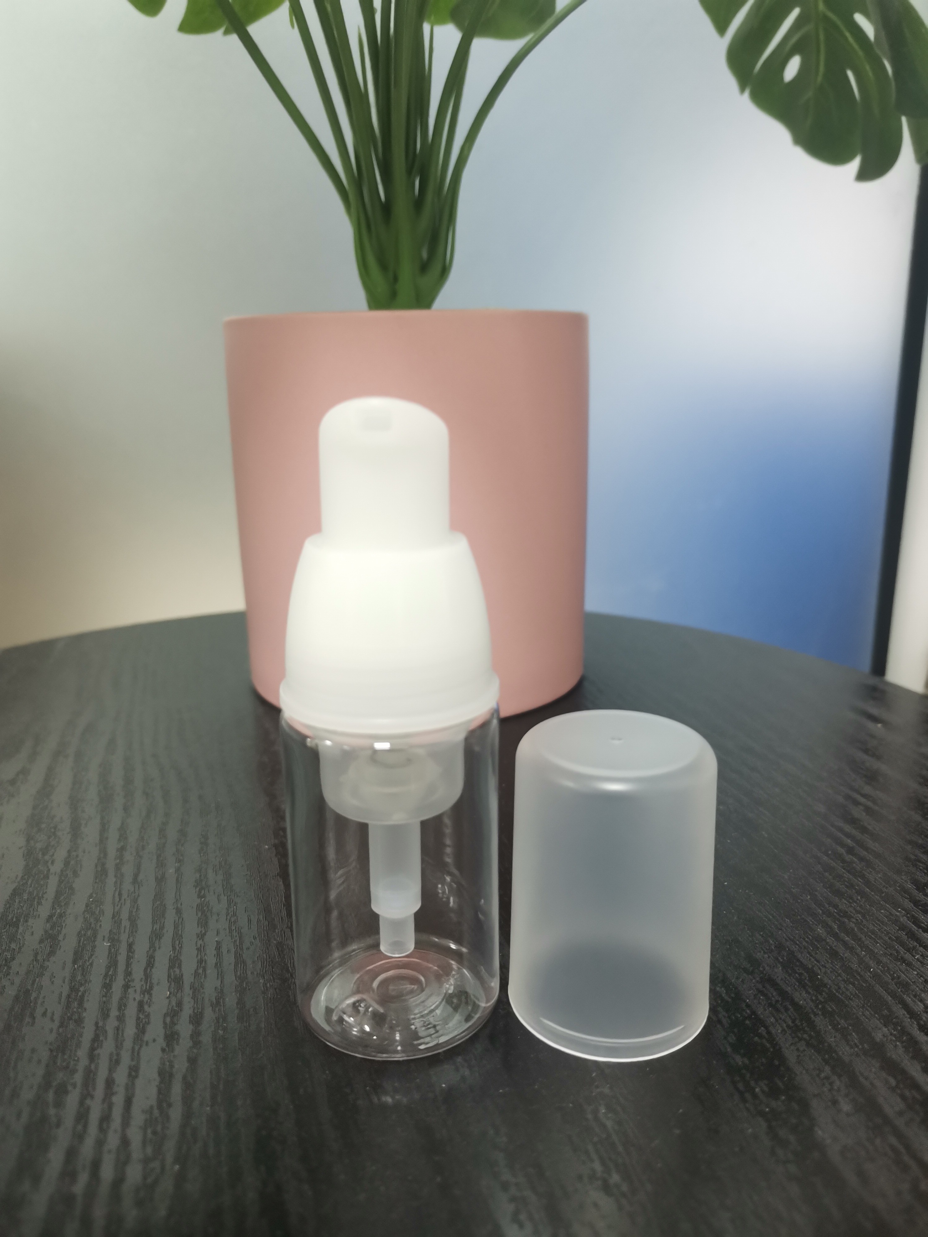 Customizable Pantone Color Smooth Foam Pump Dispenser For 30mm Bottle Transparent Matt