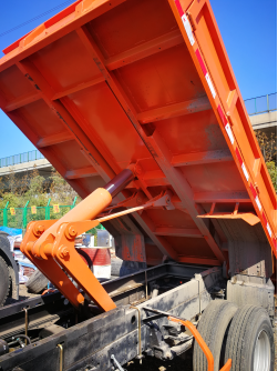 600P 4X2 6 Wheeler Mini Mining Dump Truck Isuzu Engine Euro 5 120HP With 2.2M3 Body Capacity