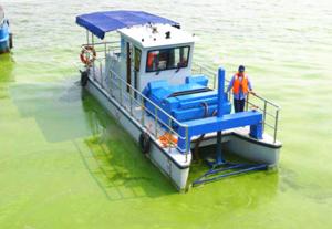 China Water Cleaning Large Floating Aquatic Weed Harvester 2M Harvesting Width wholesale