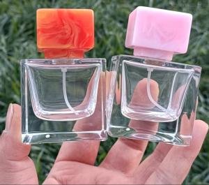 China In Stock Free Sample Luxury 50ml 100ml Square Glass Perfume Spray Bottle Wholesale wholesale