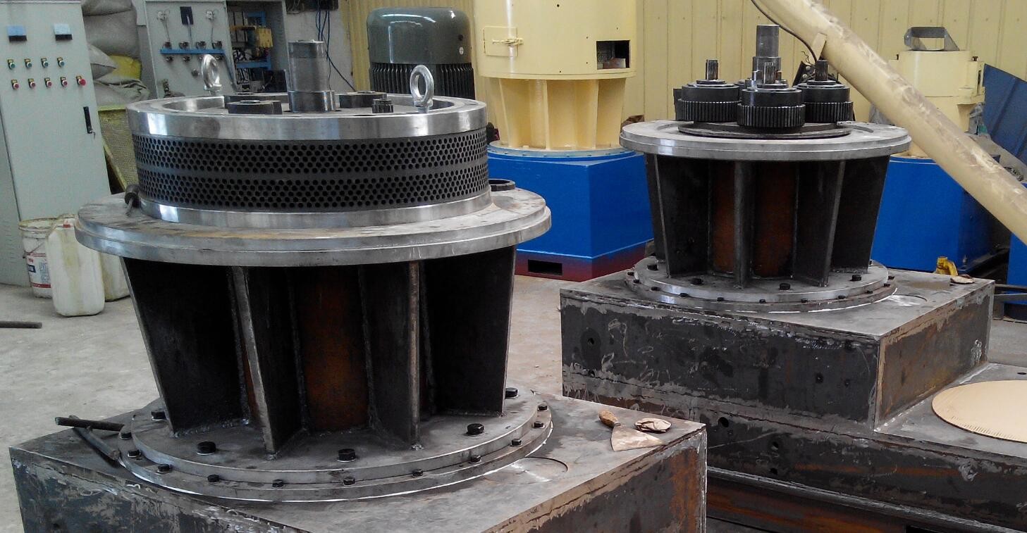 vertical ring die biomass wood pellet mill production line LSKJ550 1500kg per hour