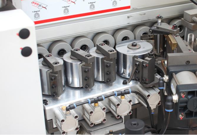 Wood Edge Lipping Machine With EVA Gluing System For Narrow Parts 10.3kw