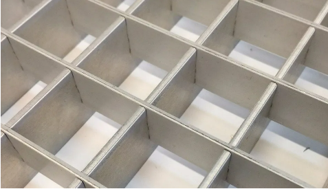 Serrated Galvanized Steel Stair Treads for Warehouse and Platform Applications