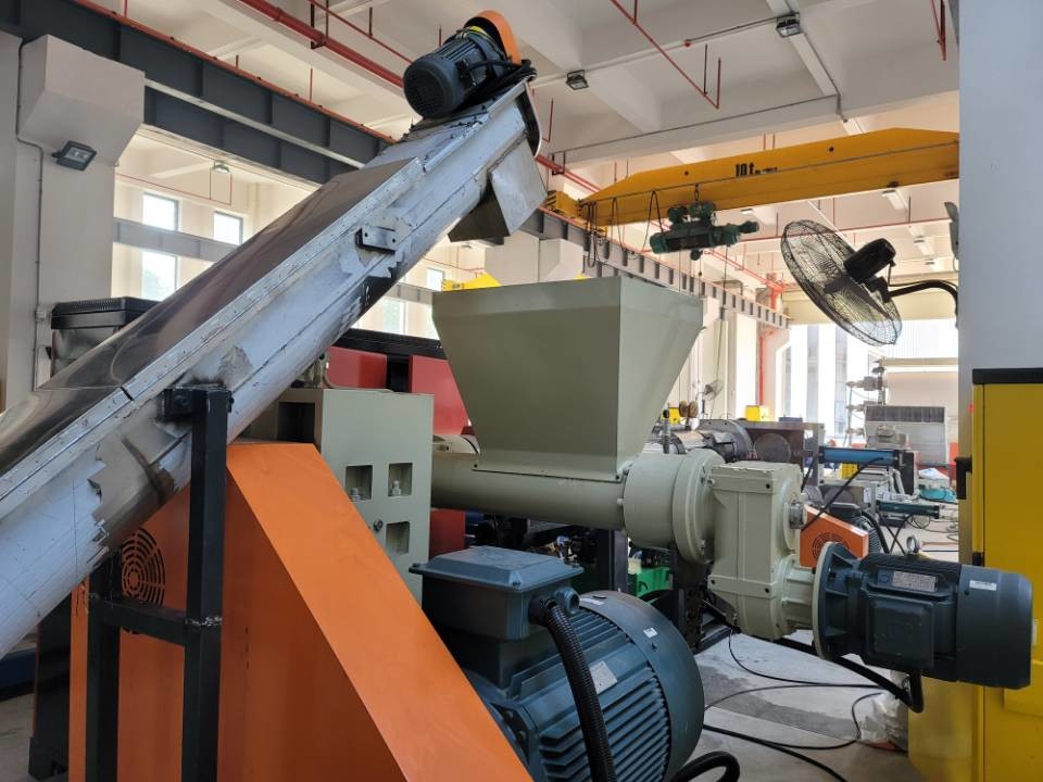 Two Stages PE / PP / HDPE / LDPE Film / Bag / Woven Bag / Non Woven / Fiber Granulating Line