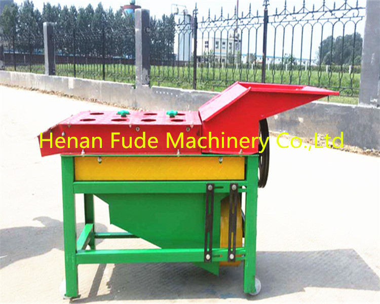 Corn husk sheller