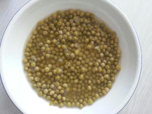 China Canned Sweet Peas Nutrition In Water , Canned Split Peas Dark Green Color wholesale