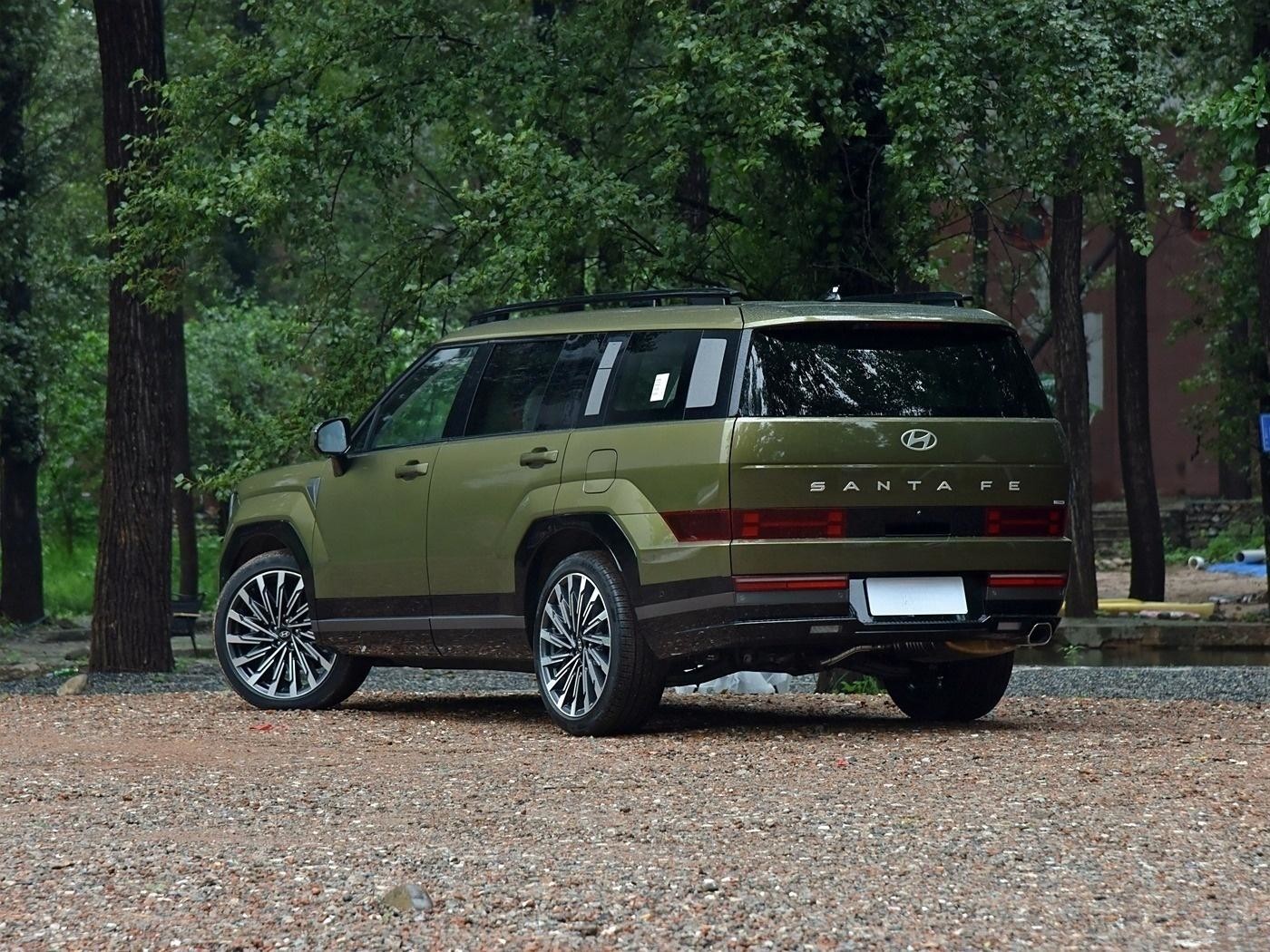 Shengda Fuel Beijing Hyundai Santafe Car Panoranic Sunroof Midsize SUV 2.0T 230hp 6 Seater Left Hand Drive
