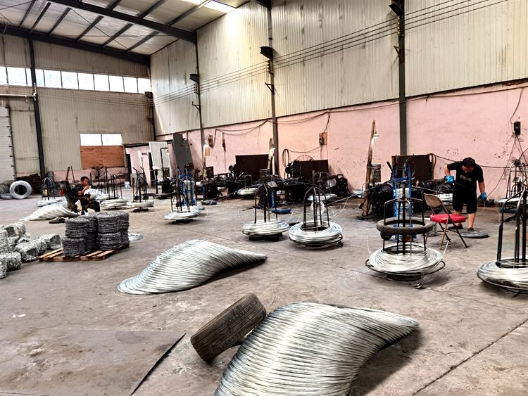 Bulk Packing Galvanised Single Strand Barbed Fencing Wire 12x12