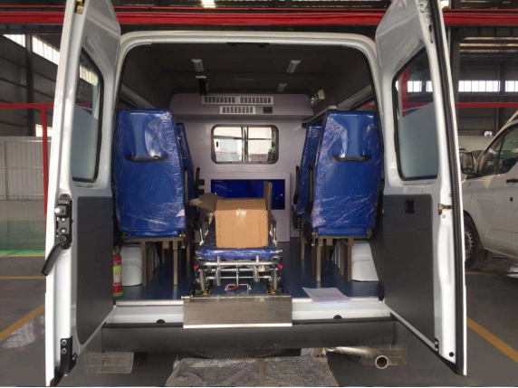 Jinbei Goldcup Ambulance Turbocharged 2945mm Wheelbase Emergency Ambulance