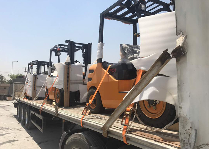 Multifunctional Diesel Powered Forklift 2 Ton With Side Shifter Solid Tyres