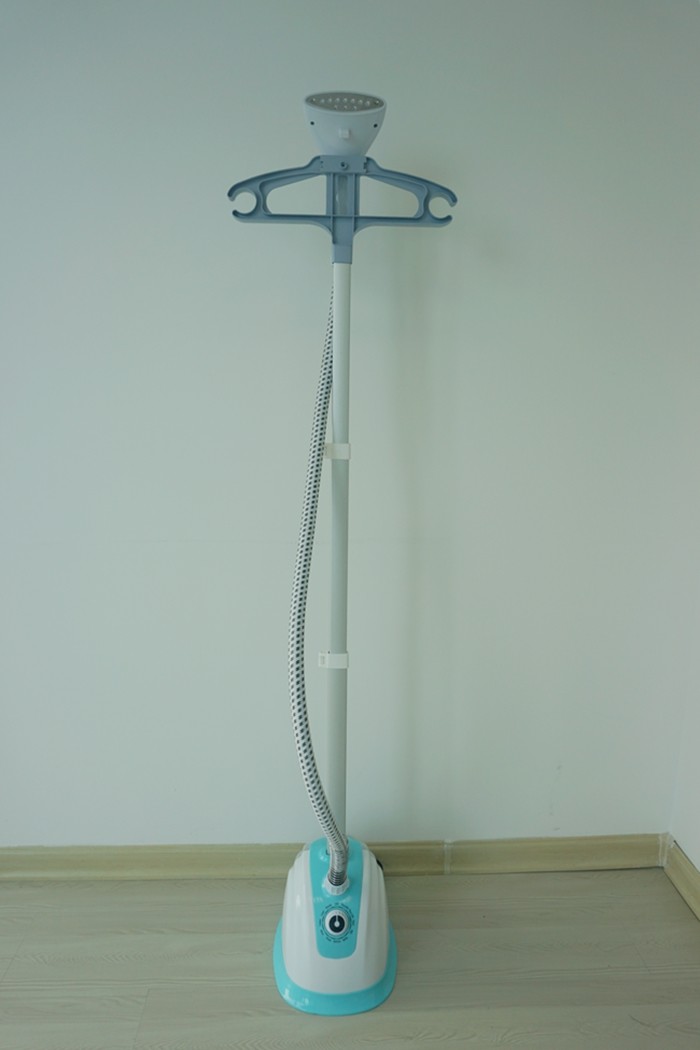 Lake Blue Vertical Garment Steamer Constant Temperature Setting For Laundry