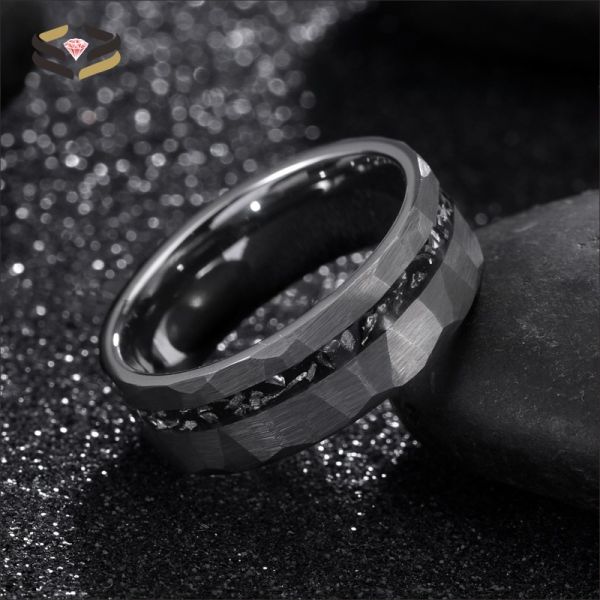 Fashion Jewelry Rings 8mm Silver Black Hammered Brushed Tungsten Ring with Meteorite Shaving Inlay Men's Wedding Band