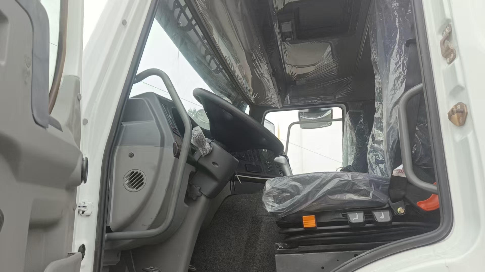 Used HOWO 371HP 6x4 Tractor Truck 272KW Engine