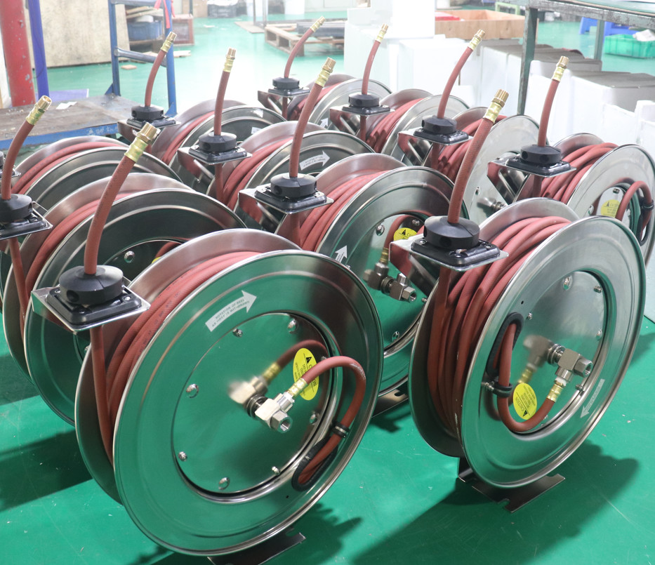 Auto Retractable Hose Reel Hand Wheel Crank Pre Conditioned Air PCA With Cart hose reel machine