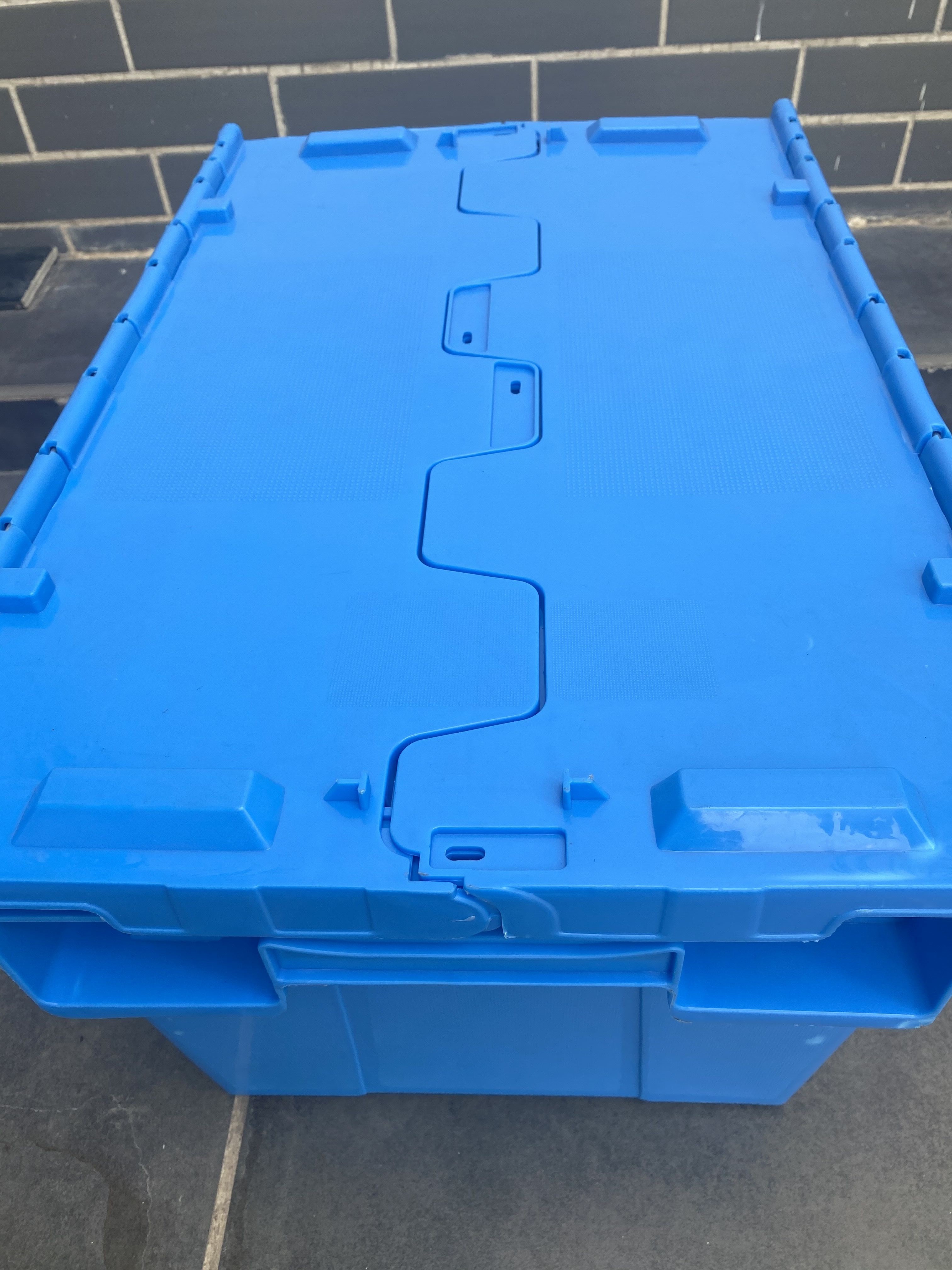 Customization Hinging Plastic Attached Lid Containers 560*380*330mm