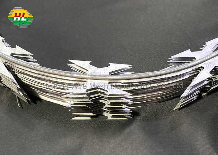 Hot Dipped Galvanized Concertina Fencing Wire Double Loop With Clips 450mm