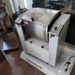Industrial 50 Liter Dough Kneading Machine Electric Horizontal Dough Mixer 1500W