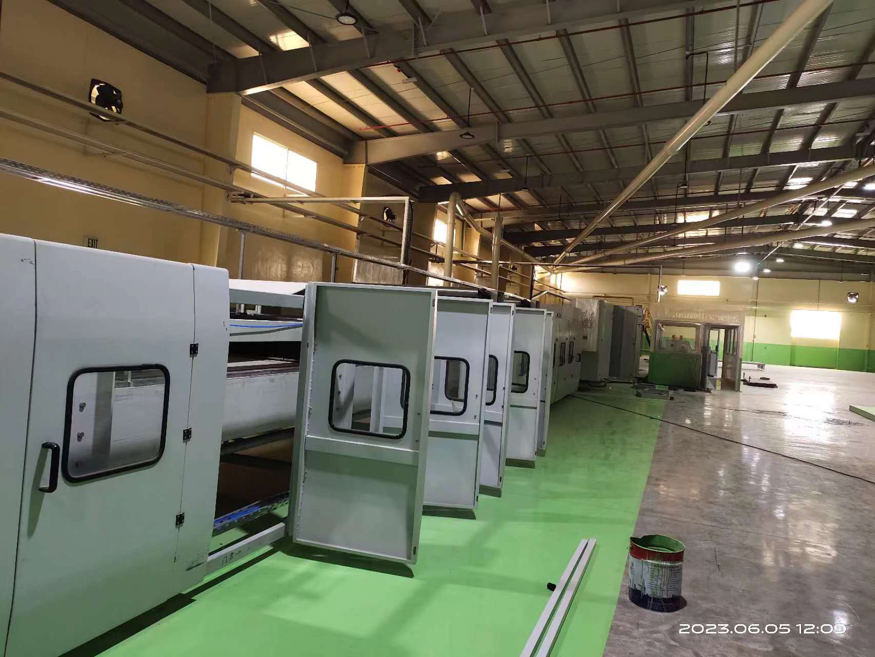 High Speed 3 Layer Corrugated Cardboard Production Line 4500 KG ±1mm Cutting Accuracy