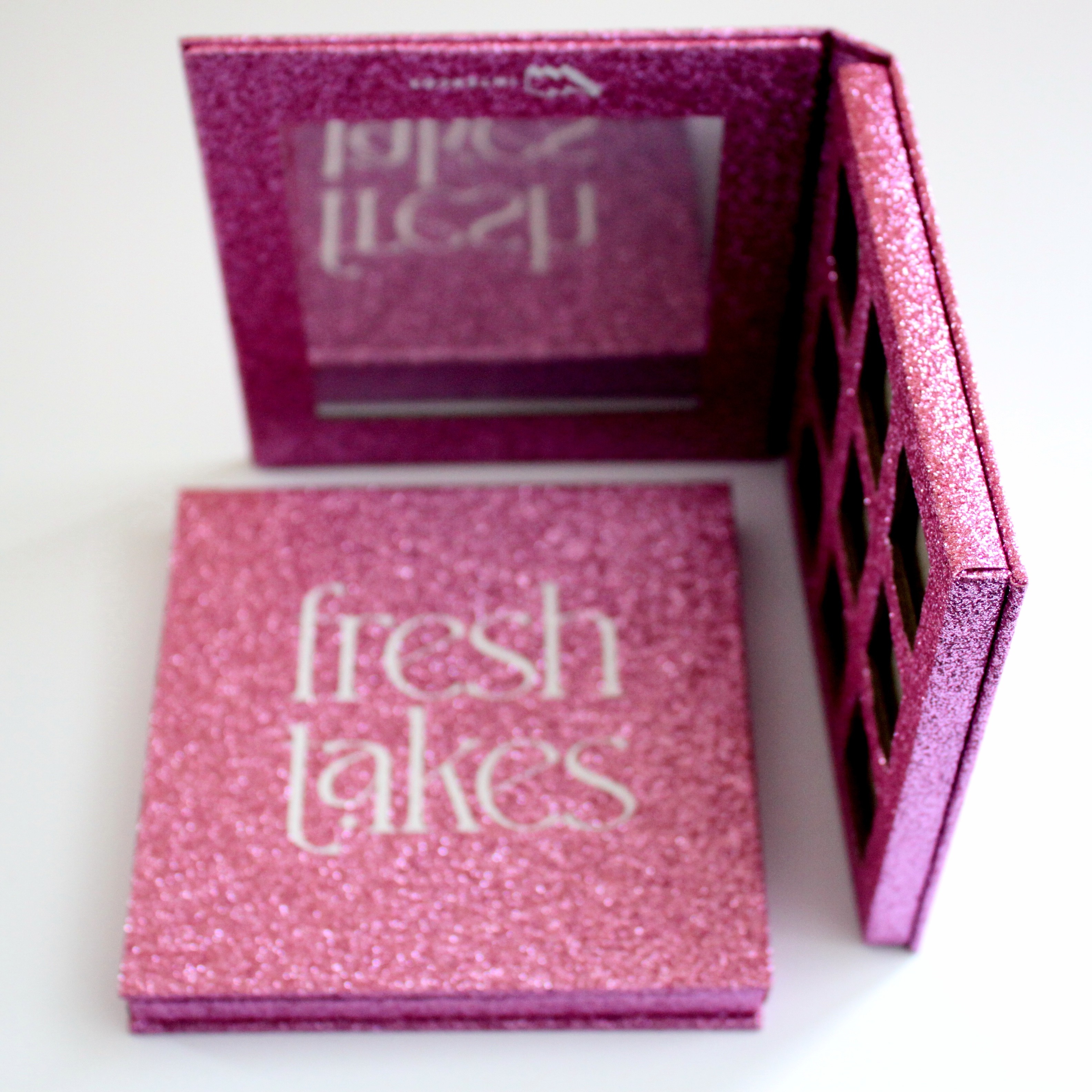 9 Holes Custom Empty Eyeshadow Palette Glitter Paper Decoration With Mirror