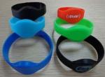 Smart Customized 13.56Mhz RFID NFC Silicone Wristband