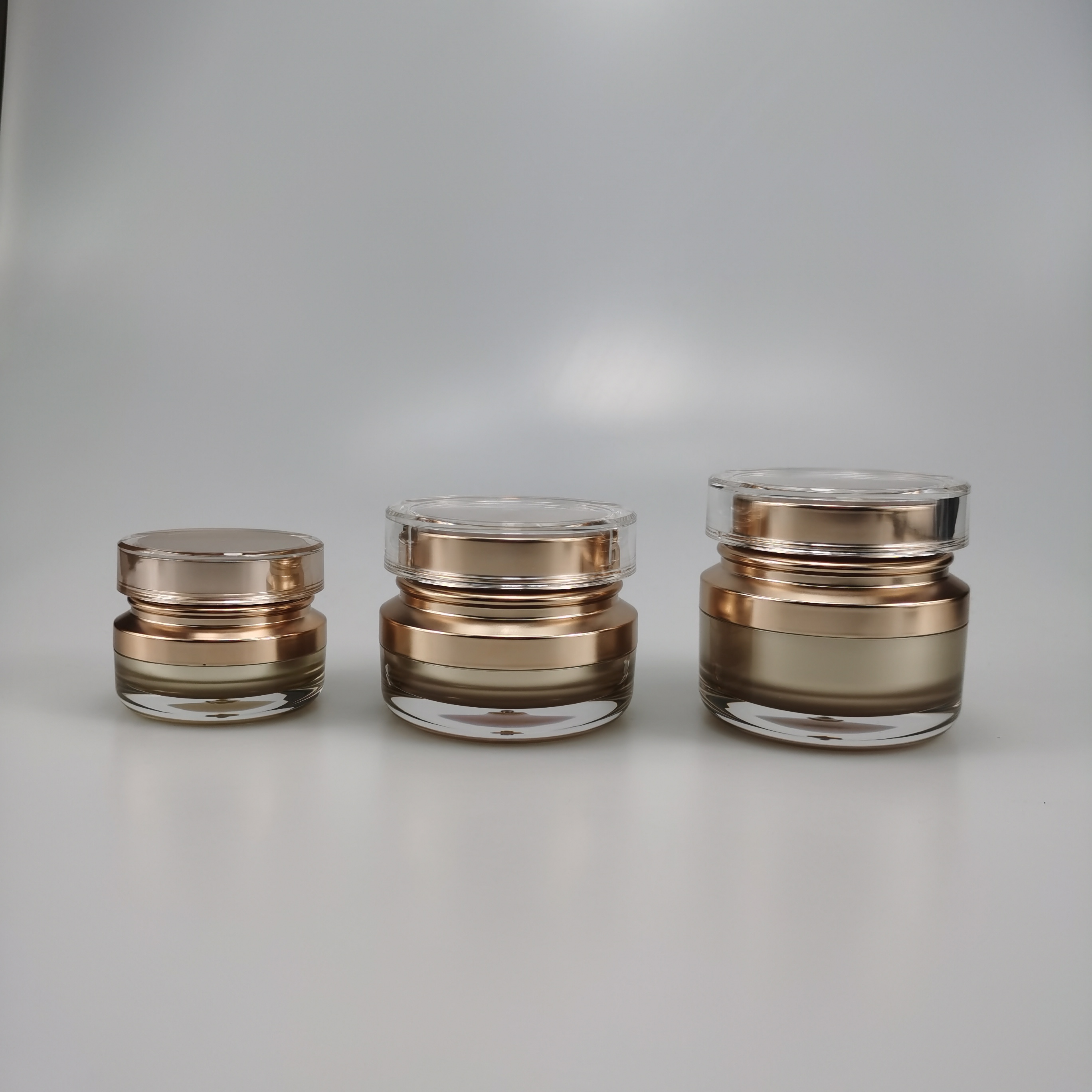 15g 30g 50g Round Gold Eco-Friendly Acrylic Cream Jar with Oblique Shoulder Design