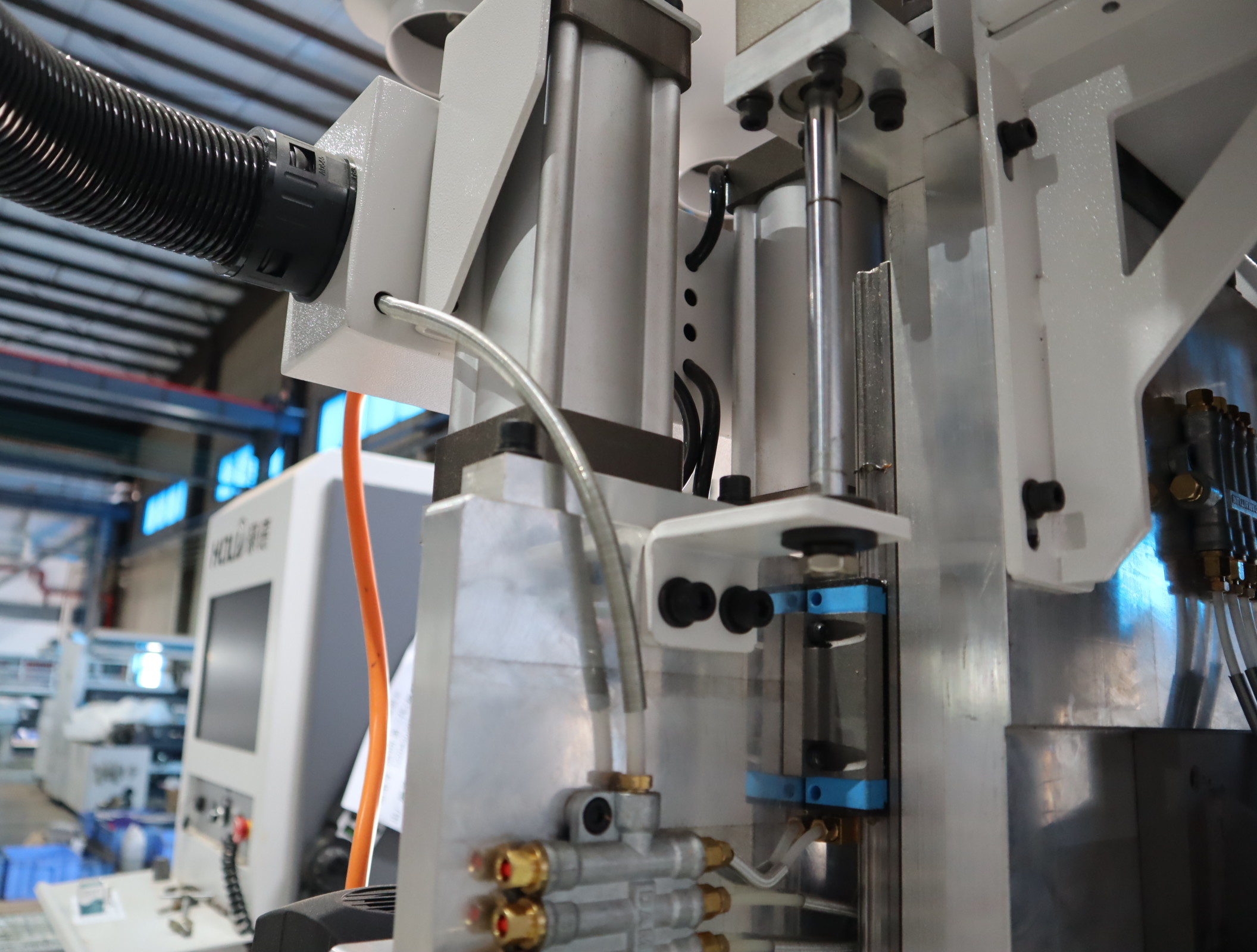 Flat Panel Cnc Router Cutting Machine 1200 X 2400 1300 X 2500 1500x1500 Wooden Office Furniture Making Machine HE5L