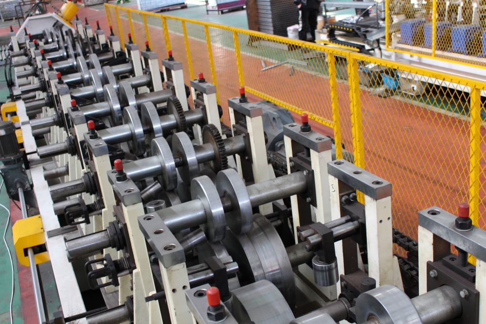 High Speed CZ Purlin Roll Forming Machine Interchangeable Tile Making