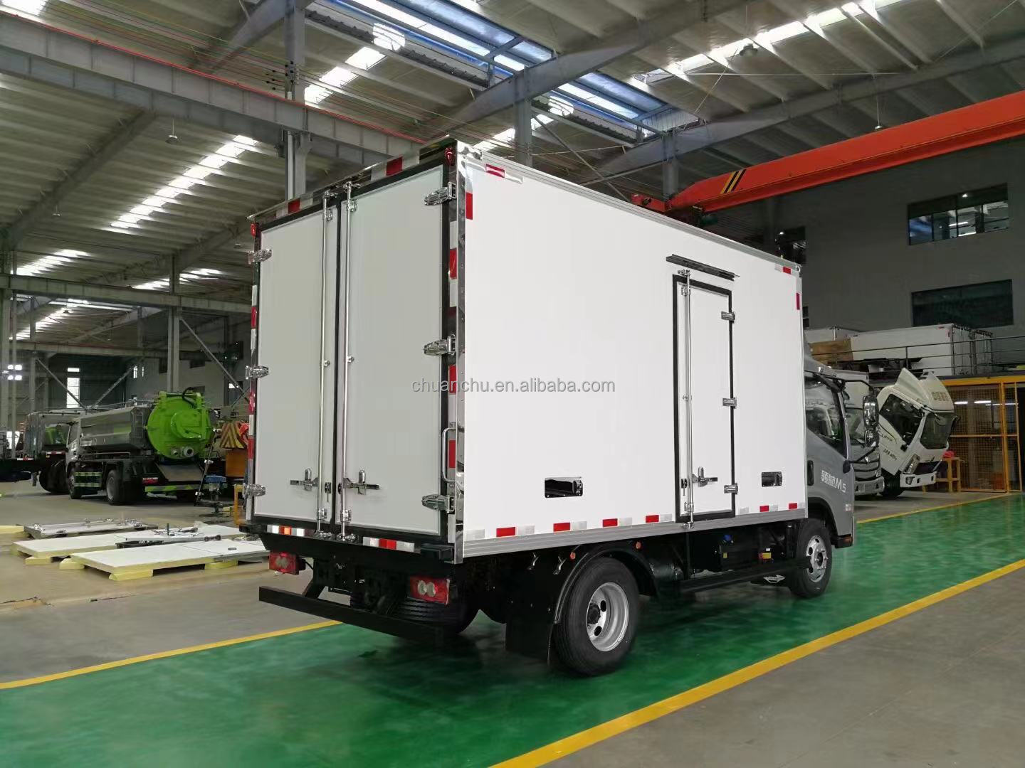 Urban Transportation Foton 4X2 Refrigerated Truck with Euro 4 Emission Standard Engine Capacity 4L