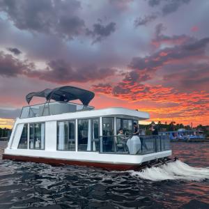 China Luxury Aluminum Construction Floating Boat Hotel House Boat 11.5m Length wholesale
