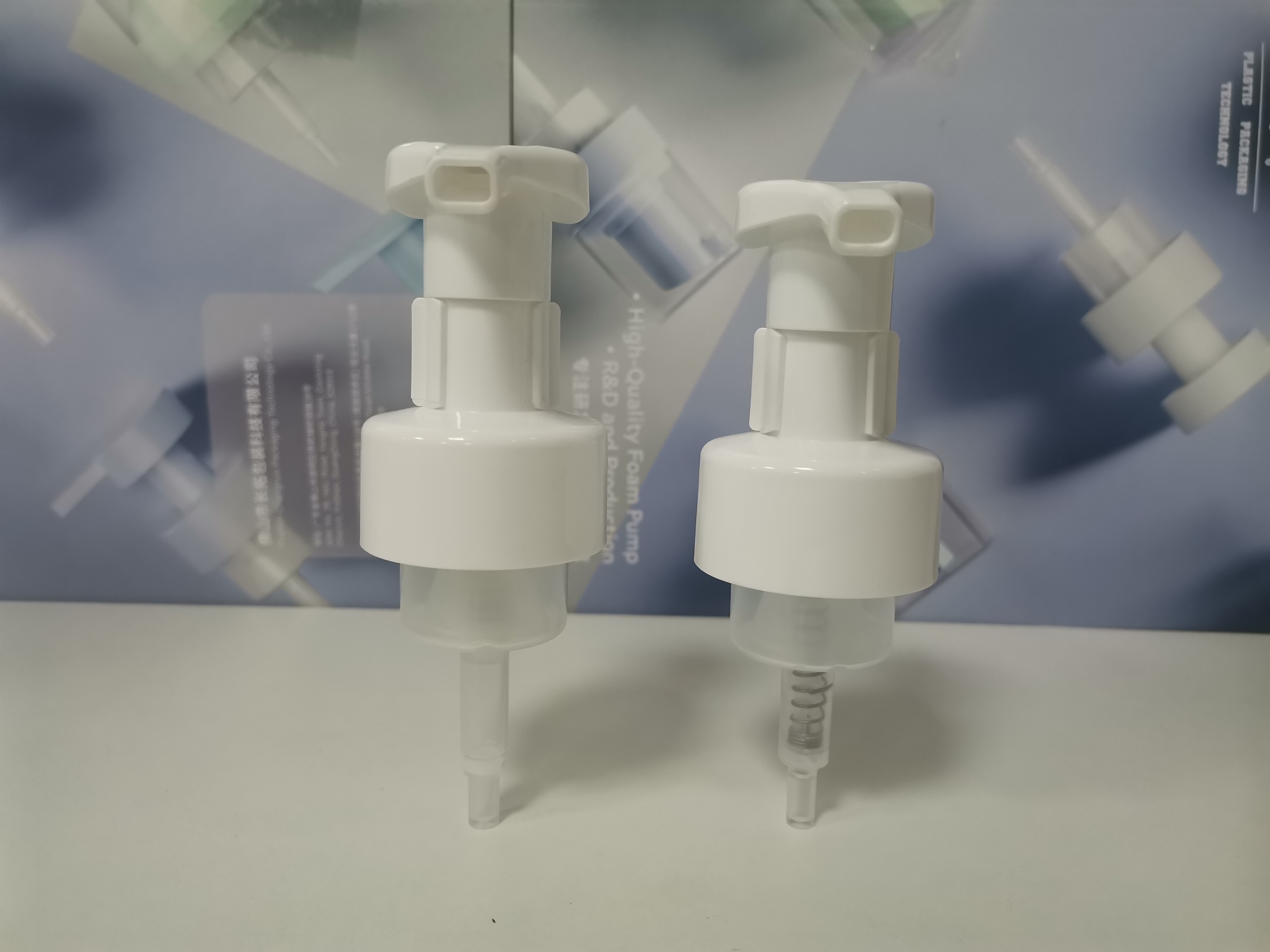PP Screw On Lotion Pump With External Spring Technology 0.8-1.5cc Discharge Rate