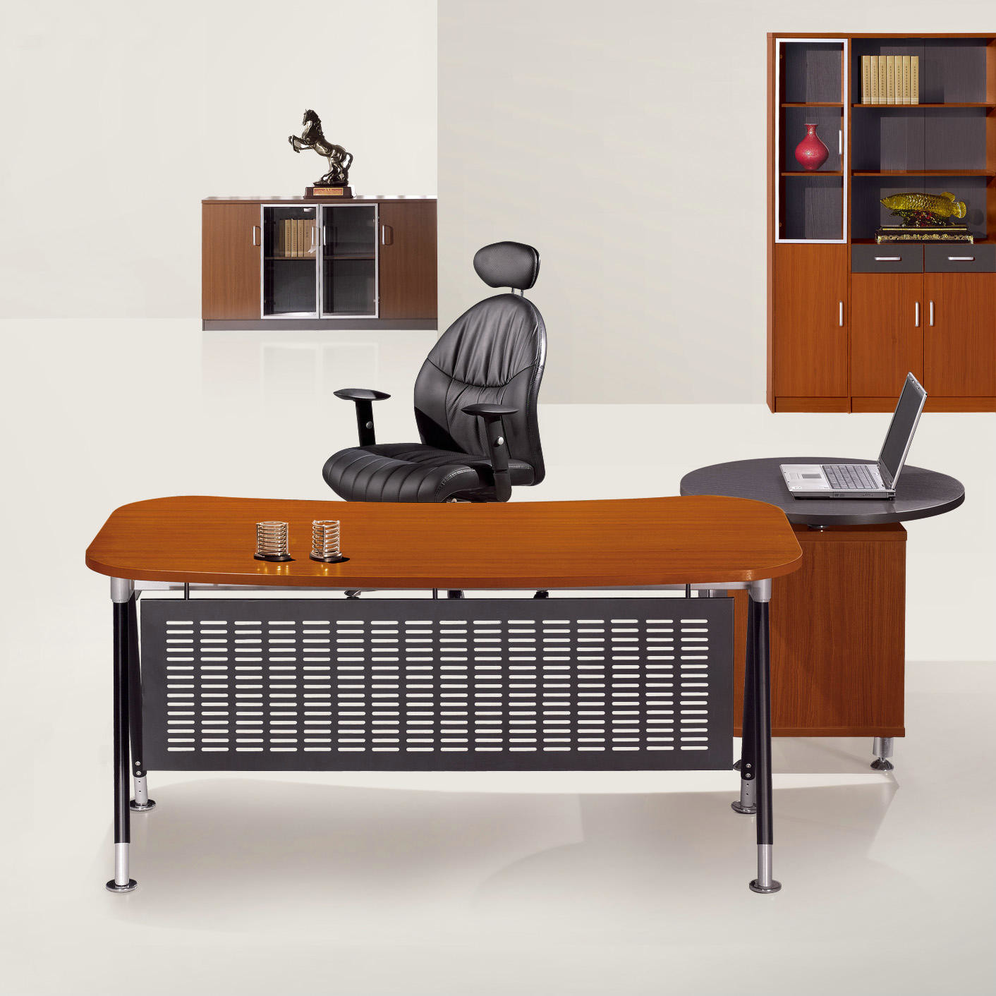 Home Family Computer Desk Melamine With Faced Chipboard Material Durable