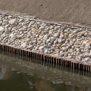 China Woven Gabion Cage Hydraulic Engineering Rockfall Barrier Heavy Duty Rustproof wholesale
