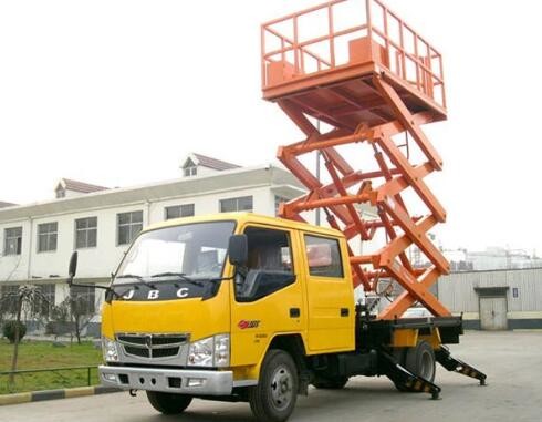 Automobile 16m 300KG Loading Truck-Mounted Scissor Lift for Theatre / Hospital