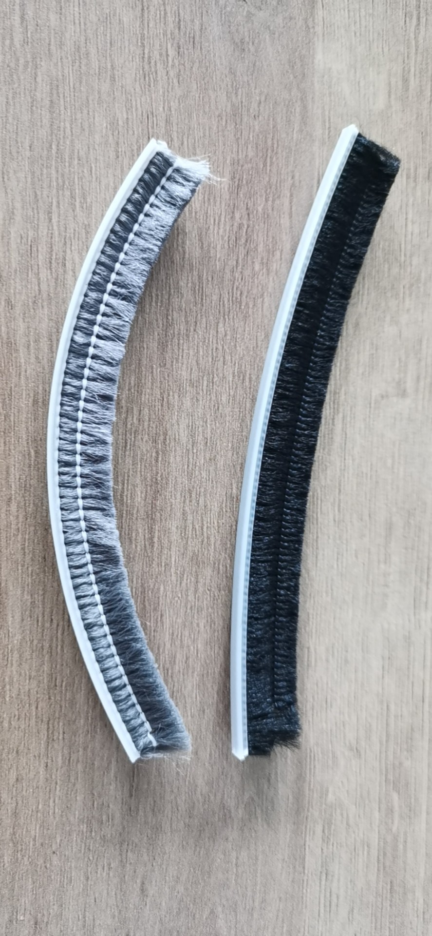 4mm Plastic Based Flexible Silicone Metal Channel Strip Brushes
