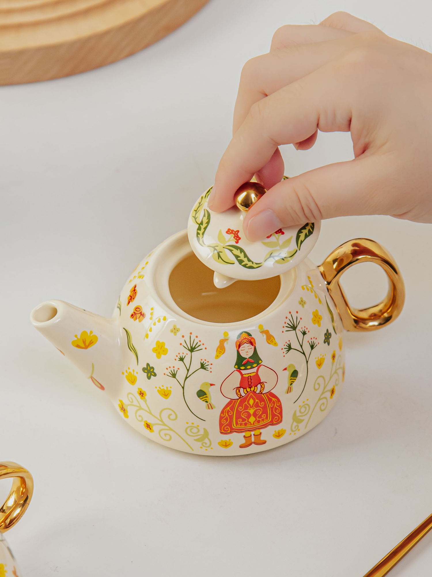 Single Teapot And Cup Set Porcelain Individual Tea Set With Wedding Gift Cup And Saucer
