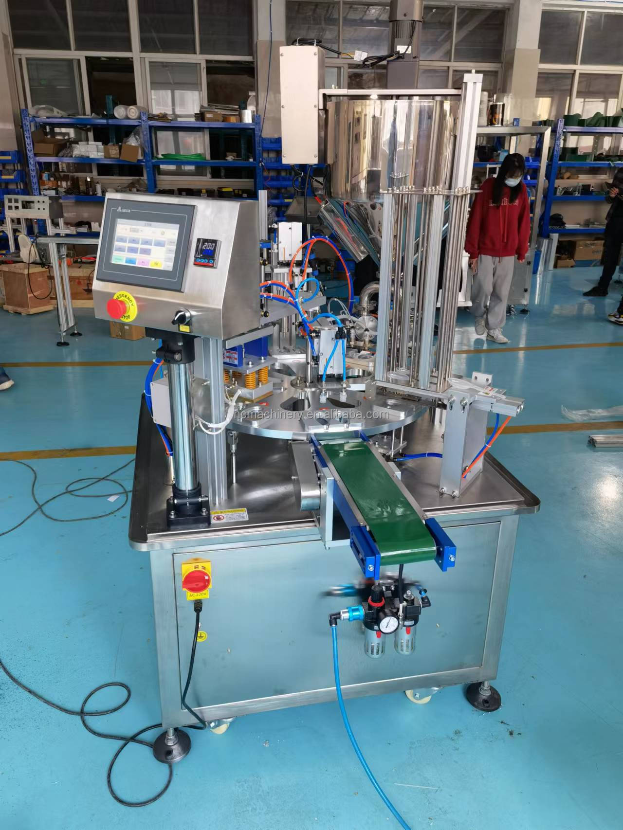Plastic Packaging Material 2000BPH Full Automatic Rotary Cup Juice Filling and Sealing Machine