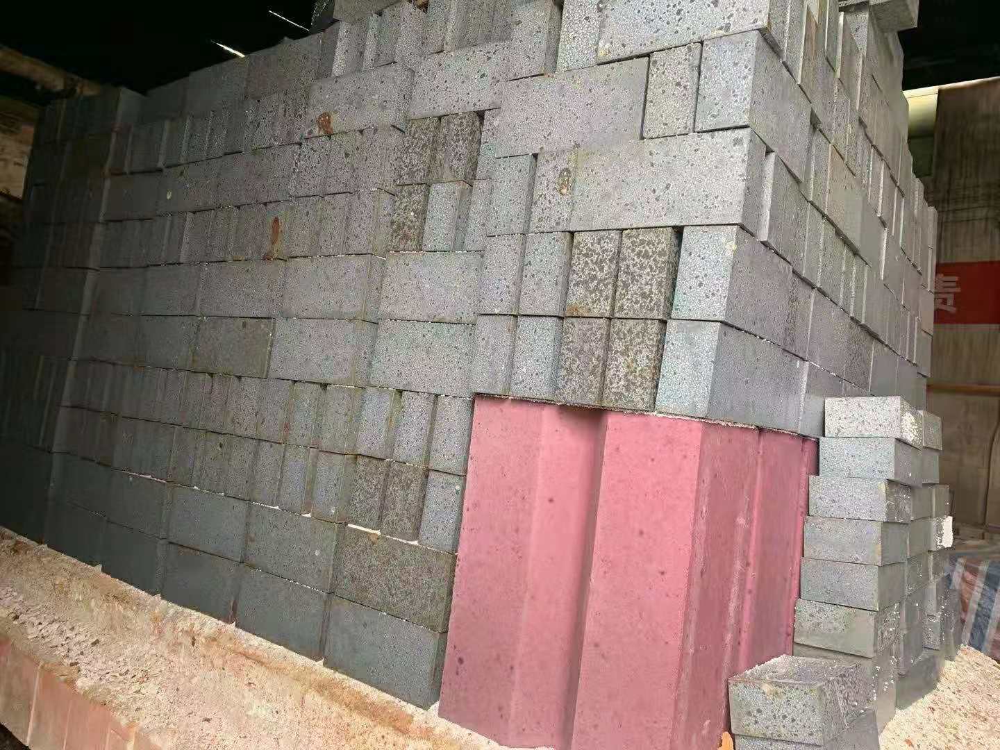 Interentional Standard CaO Content Clay Bonded Silicon Carbide Brick for Industrial Usage
