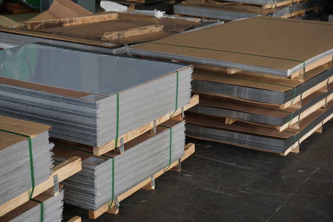 Magnetic 304 Stainless Steel Sheet DIN Cold Rolled BA 2B Polished 0