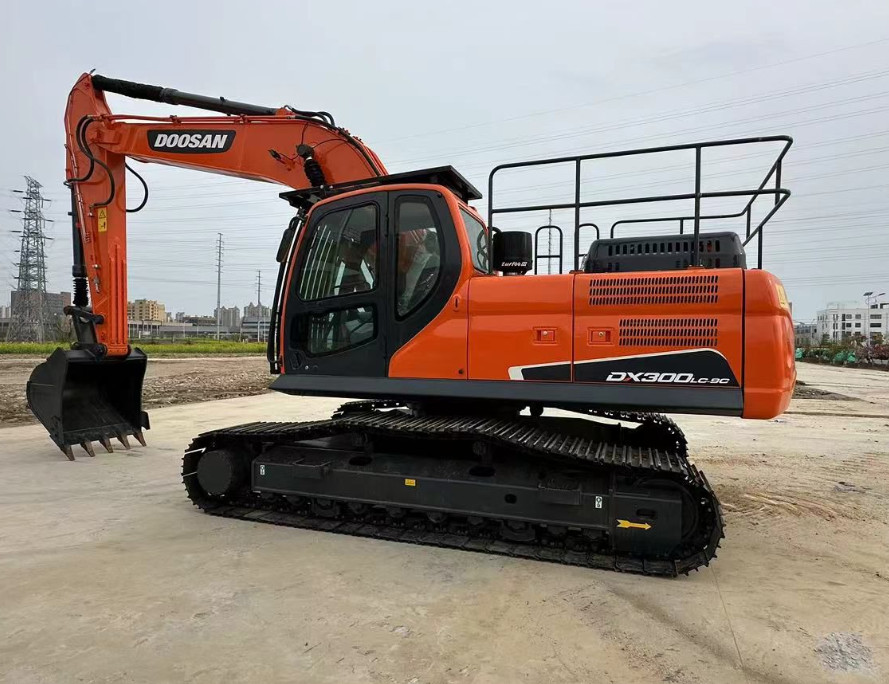 Doosan DX300 Used Excavator 30Ton Heavy Equipment Machine Digger