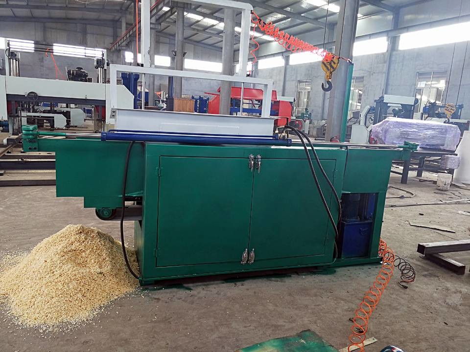 Automatic wood shaving machine for animal bedding / Hydraulic Vertical Metering Baler for sale