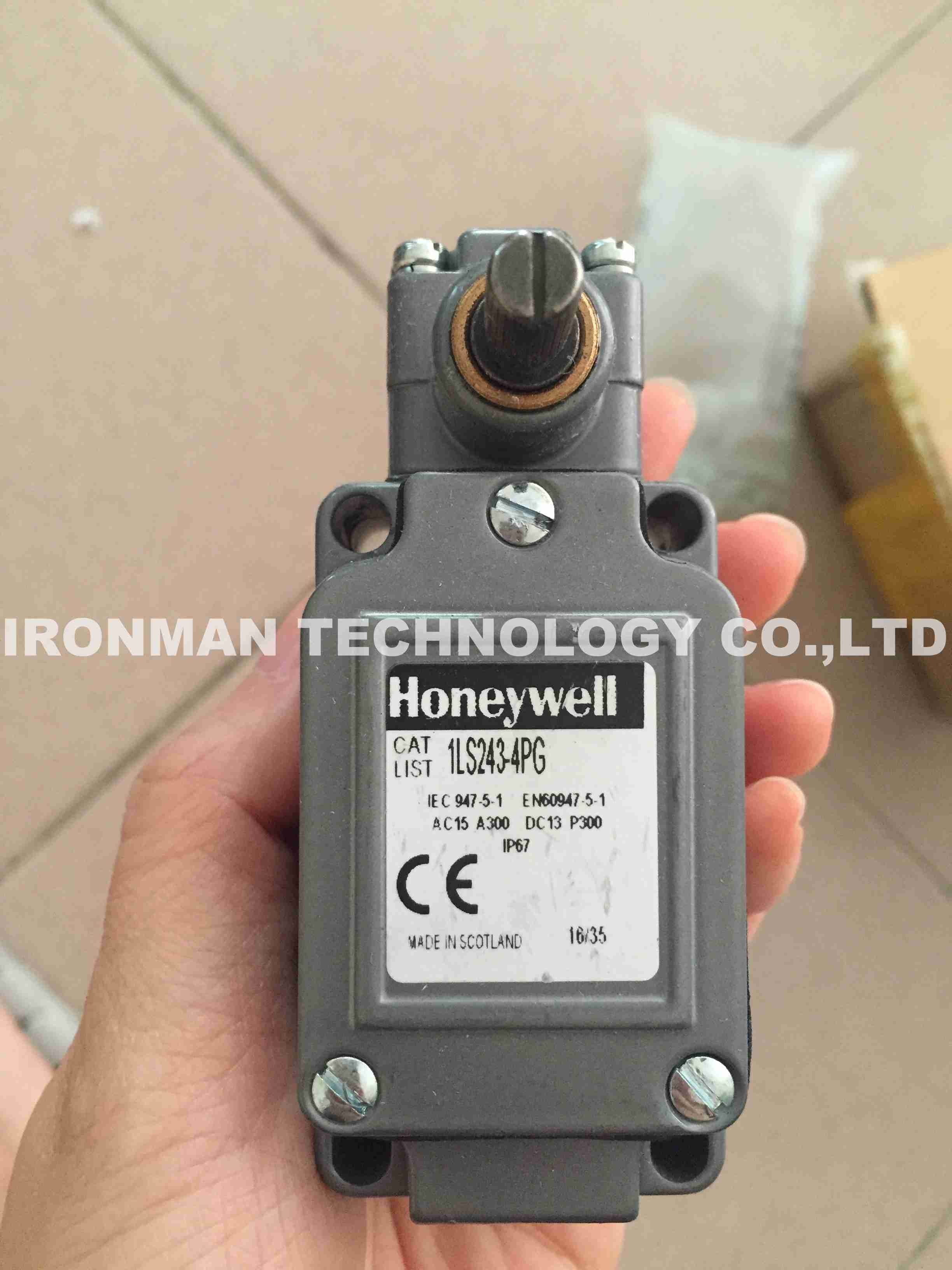 Double Break Honeywell Limit Switch 1LS243-4PG Roller Lever Rotary Actuated Two Circuit